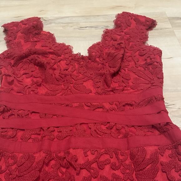 Tadashi Shoji Women 8 Dress V-Neck Sleeveless Lace Overlay Sheath Red - Picture 4 of 11